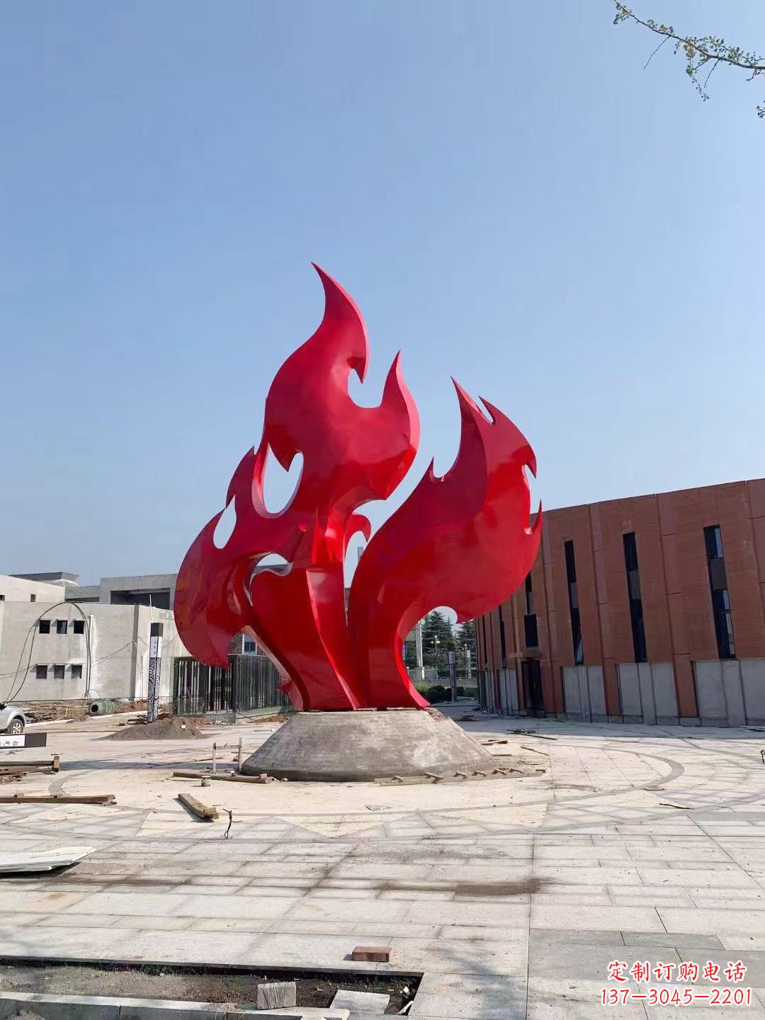 淮安大学操场抽象不锈钢火苗雕塑